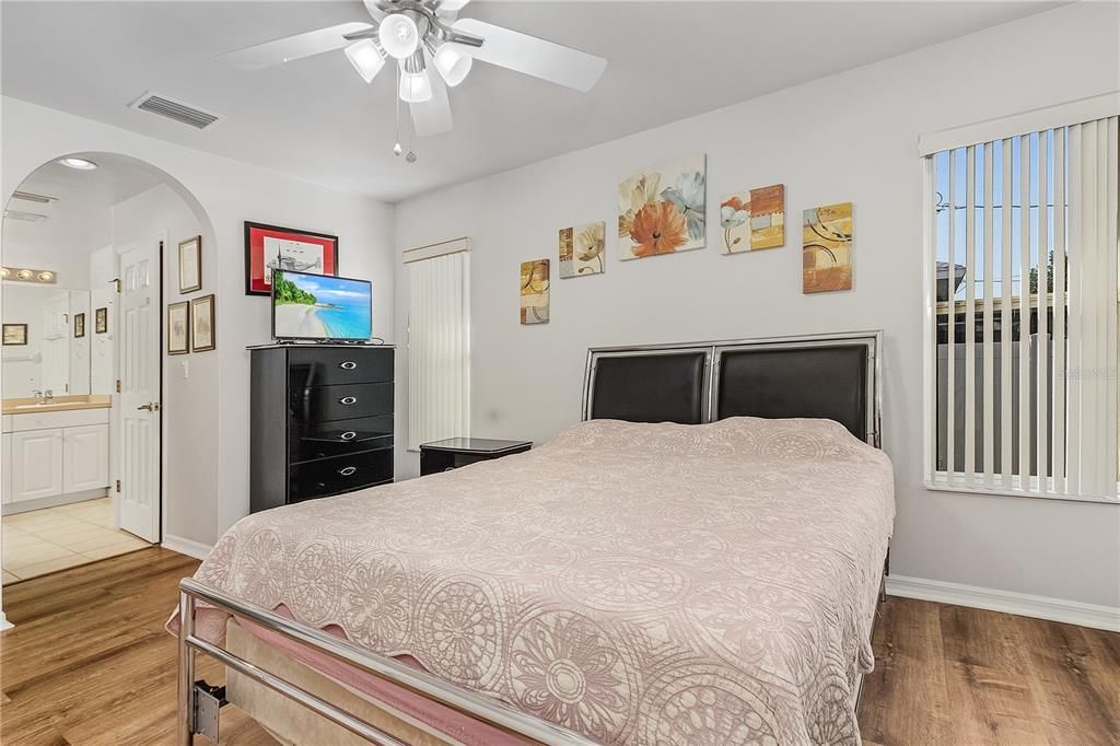 For Rent: $2,600 (3 beds, 2 baths, 1631 Square Feet)