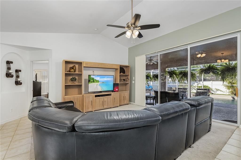 For Rent: $2,600 (3 beds, 2 baths, 1631 Square Feet)