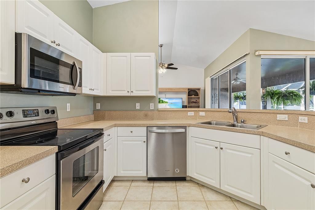 For Rent: $2,600 (3 beds, 2 baths, 1631 Square Feet)