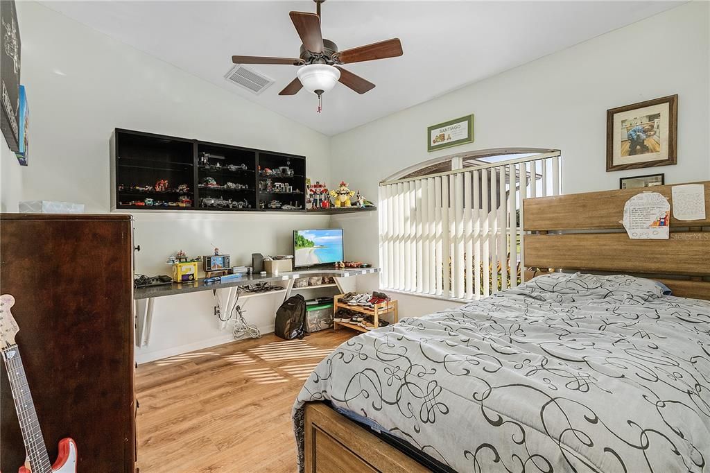 For Rent: $2,600 (3 beds, 2 baths, 1631 Square Feet)