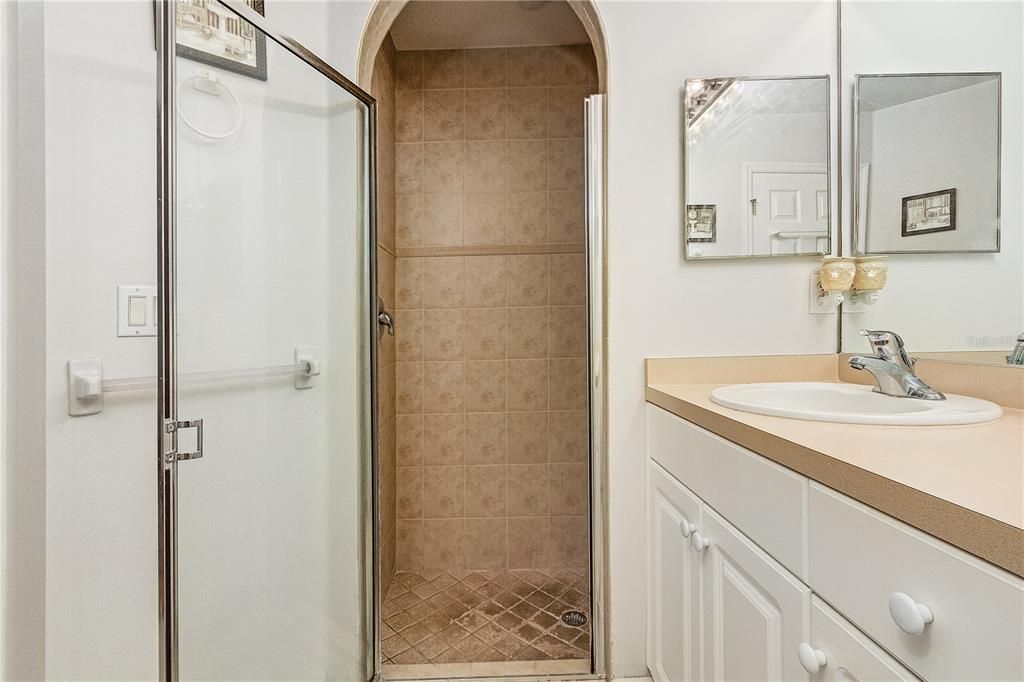 For Rent: $2,600 (3 beds, 2 baths, 1631 Square Feet)