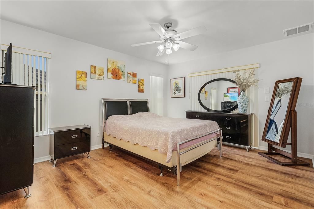 For Rent: $2,600 (3 beds, 2 baths, 1631 Square Feet)