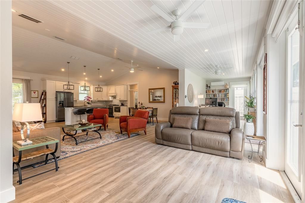 For Sale: $775,000 (2 beds, 2 baths, 1725 Square Feet)
