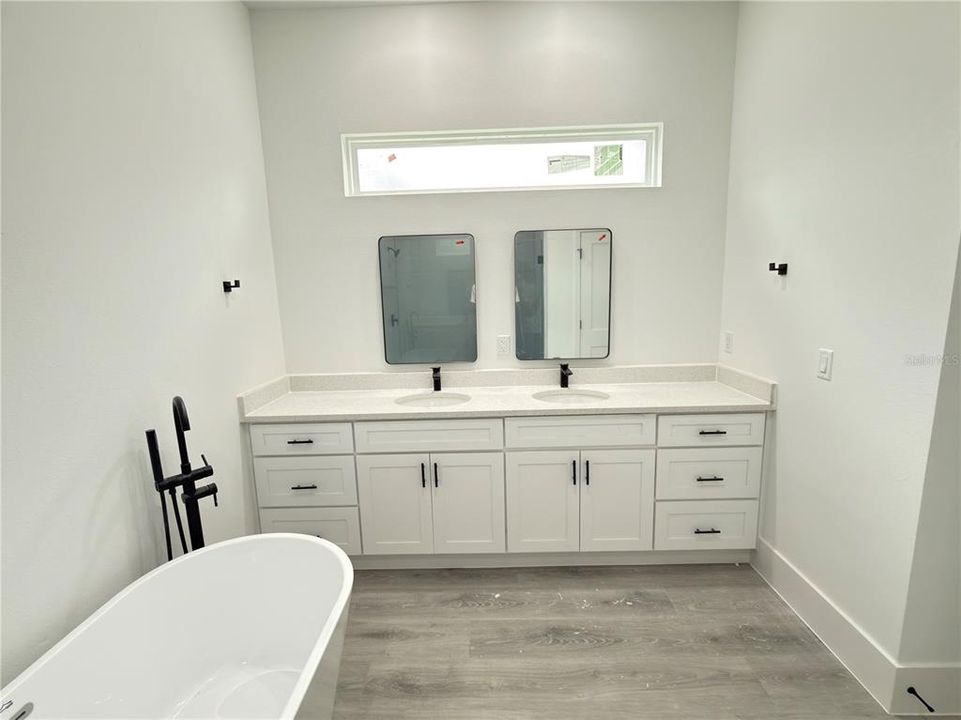 En Venta: $337,900 (4 camas, 3 baños, 2100 Pies cuadrados)