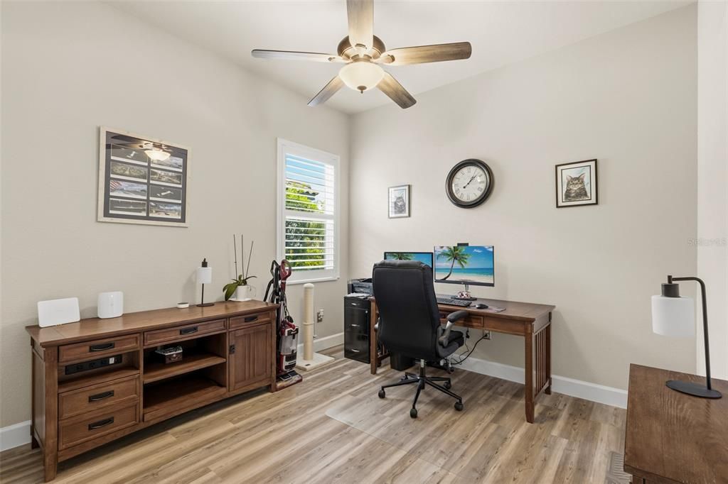 Activo con contrato: $699,900 (4 camas, 2 baños, 2255 Pies cuadrados)