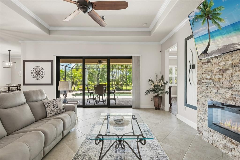 Activo con contrato: $699,900 (4 camas, 2 baños, 2255 Pies cuadrados)