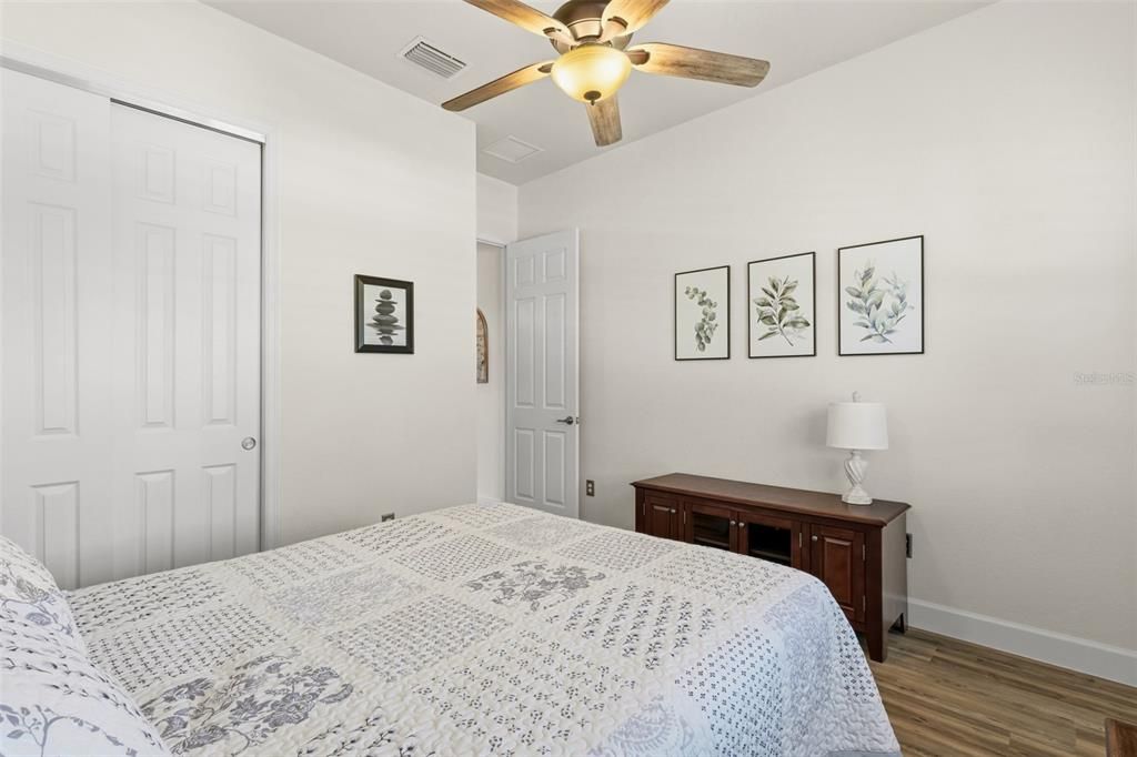 Activo con contrato: $699,900 (4 camas, 2 baños, 2255 Pies cuadrados)