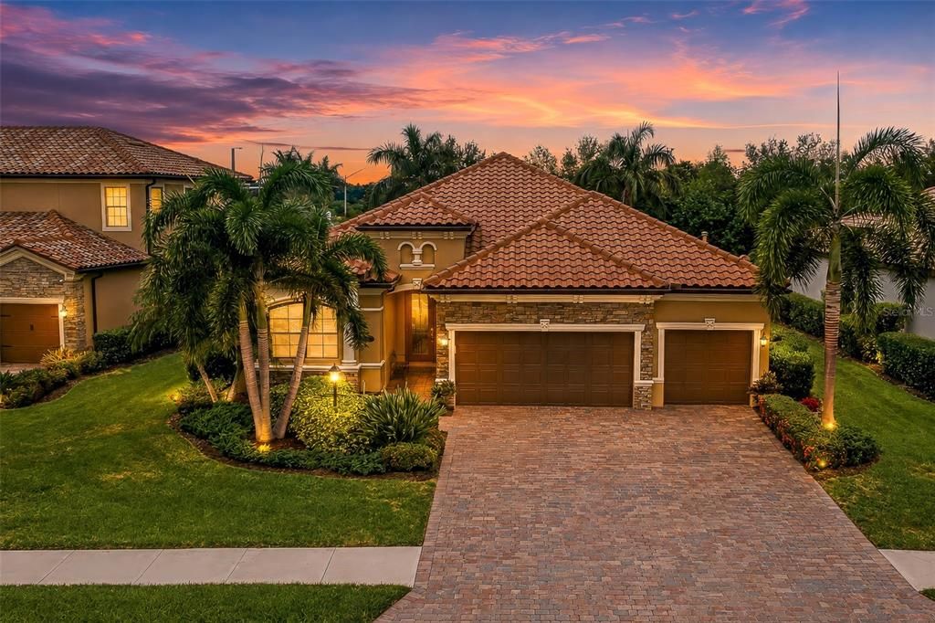 Activo con contrato: $699,900 (4 camas, 2 baños, 2255 Pies cuadrados)