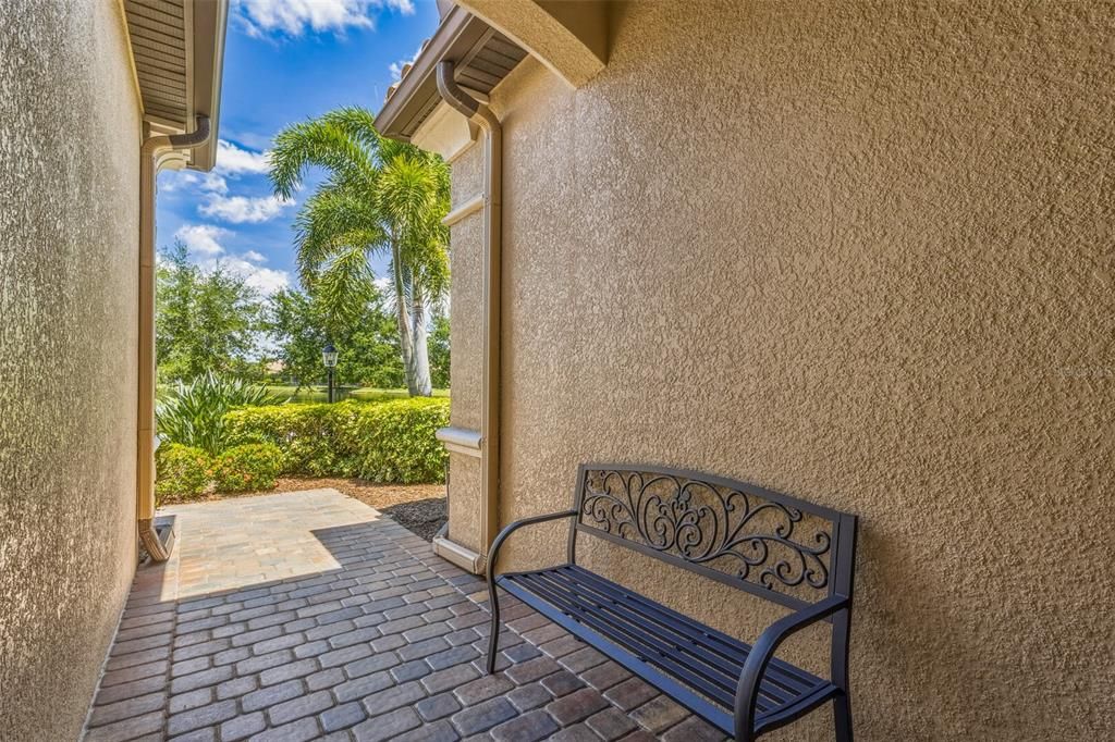 Activo con contrato: $699,900 (4 camas, 2 baños, 2255 Pies cuadrados)