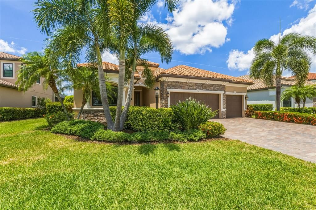 Activo con contrato: $699,900 (4 camas, 2 baños, 2255 Pies cuadrados)
