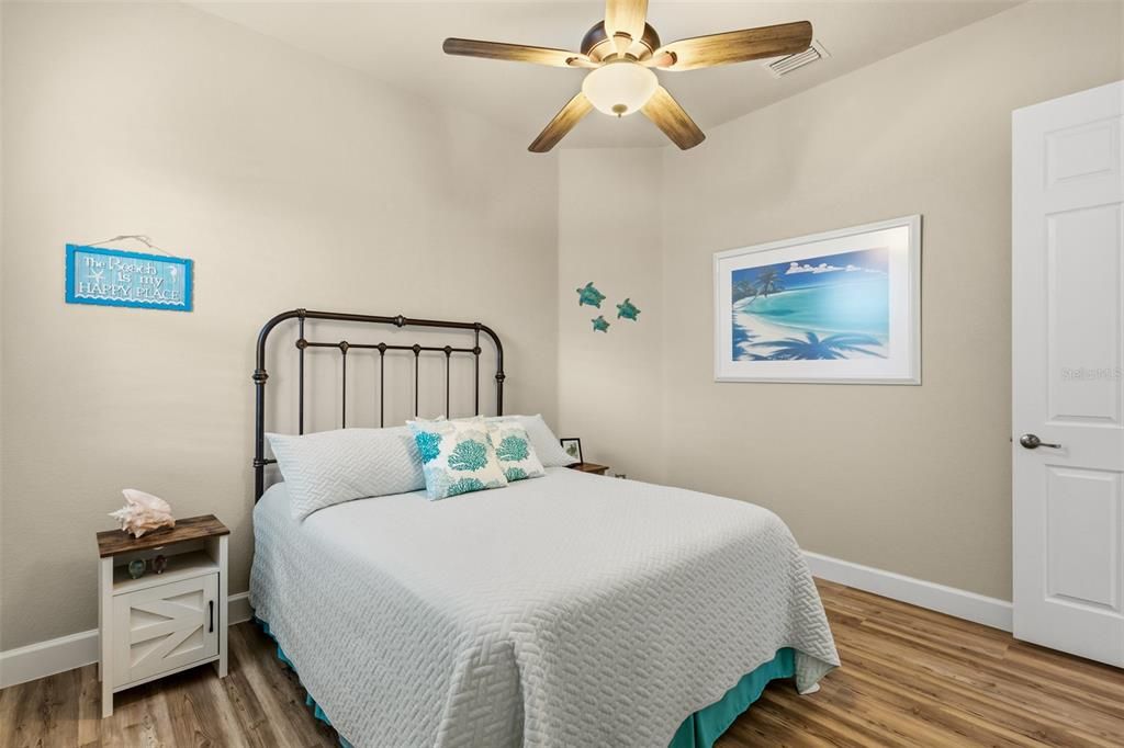 Activo con contrato: $699,900 (4 camas, 2 baños, 2255 Pies cuadrados)