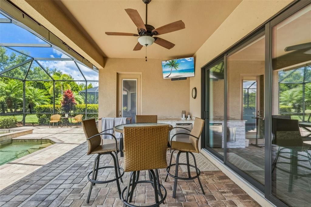 Activo con contrato: $699,900 (4 camas, 2 baños, 2255 Pies cuadrados)