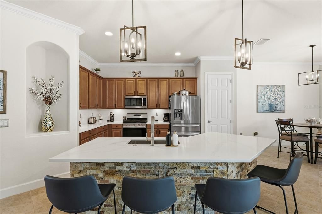 Activo con contrato: $699,900 (4 camas, 2 baños, 2255 Pies cuadrados)