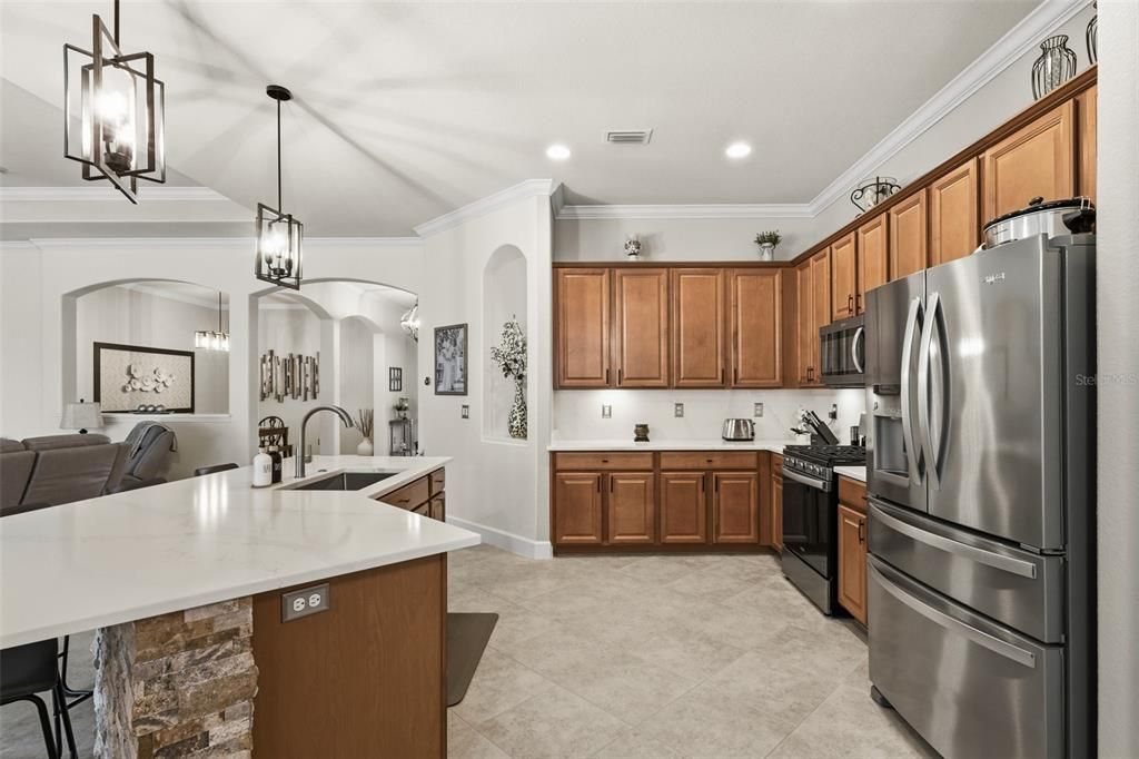 Activo con contrato: $699,900 (4 camas, 2 baños, 2255 Pies cuadrados)