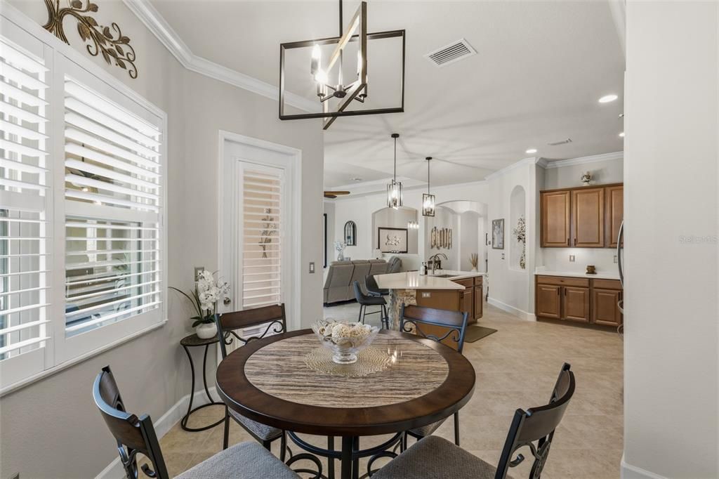 Activo con contrato: $699,900 (4 camas, 2 baños, 2255 Pies cuadrados)