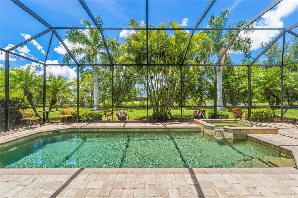 Activo con contrato: $699,900 (4 camas, 2 baños, 2255 Pies cuadrados)