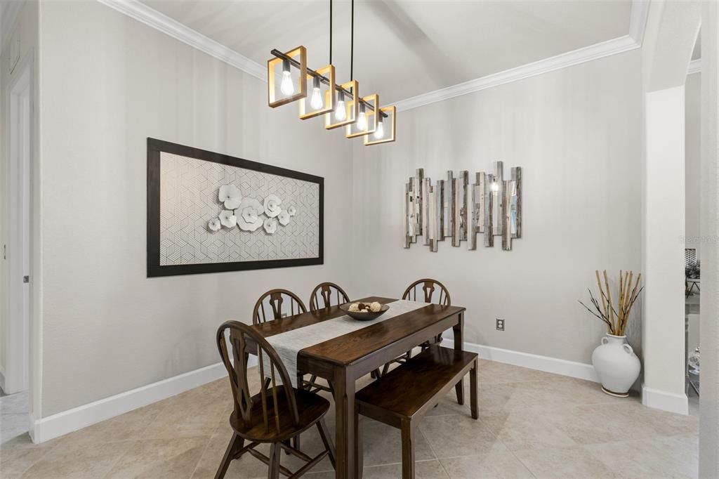 Activo con contrato: $699,900 (4 camas, 2 baños, 2255 Pies cuadrados)