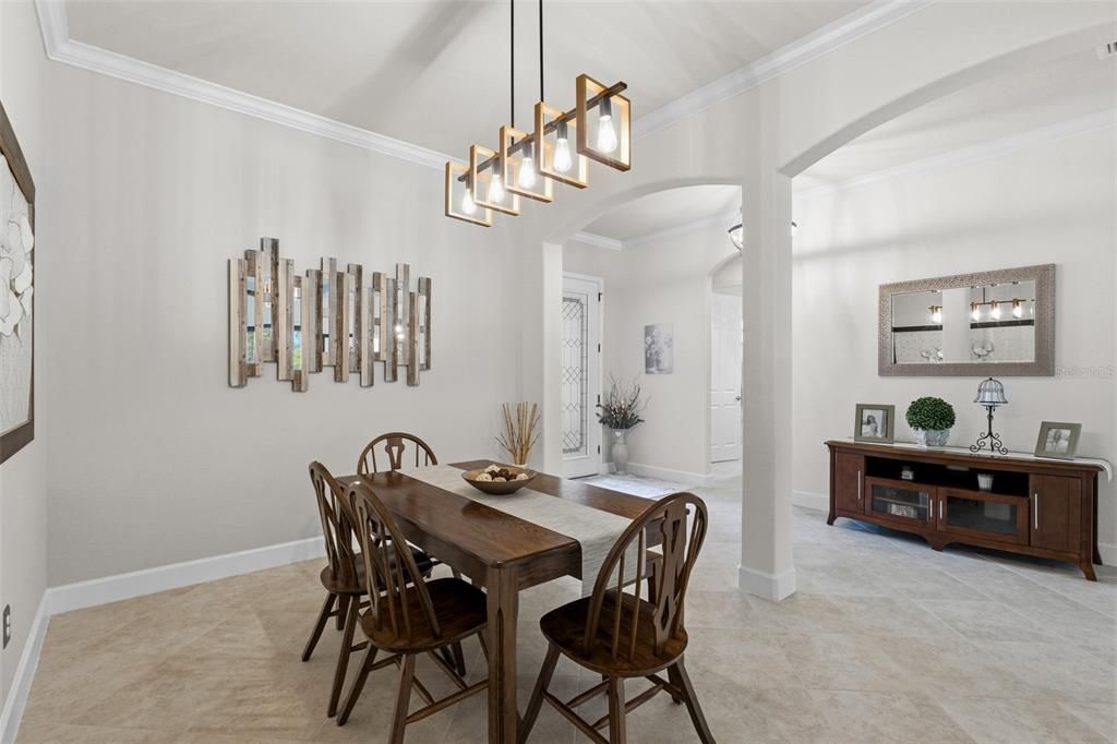Activo con contrato: $699,900 (4 camas, 2 baños, 2255 Pies cuadrados)