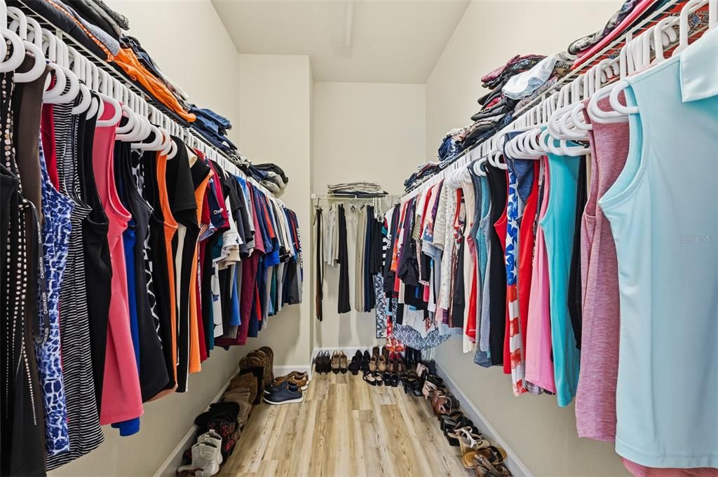 Activo con contrato: $699,900 (4 camas, 2 baños, 2255 Pies cuadrados)
