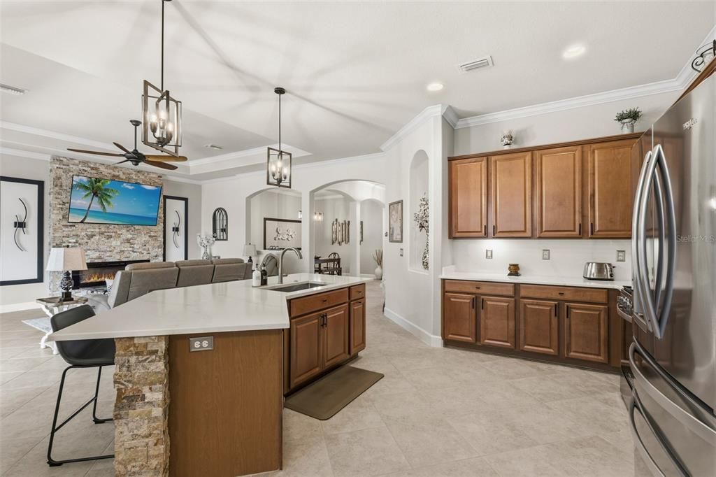 Activo con contrato: $699,900 (4 camas, 2 baños, 2255 Pies cuadrados)