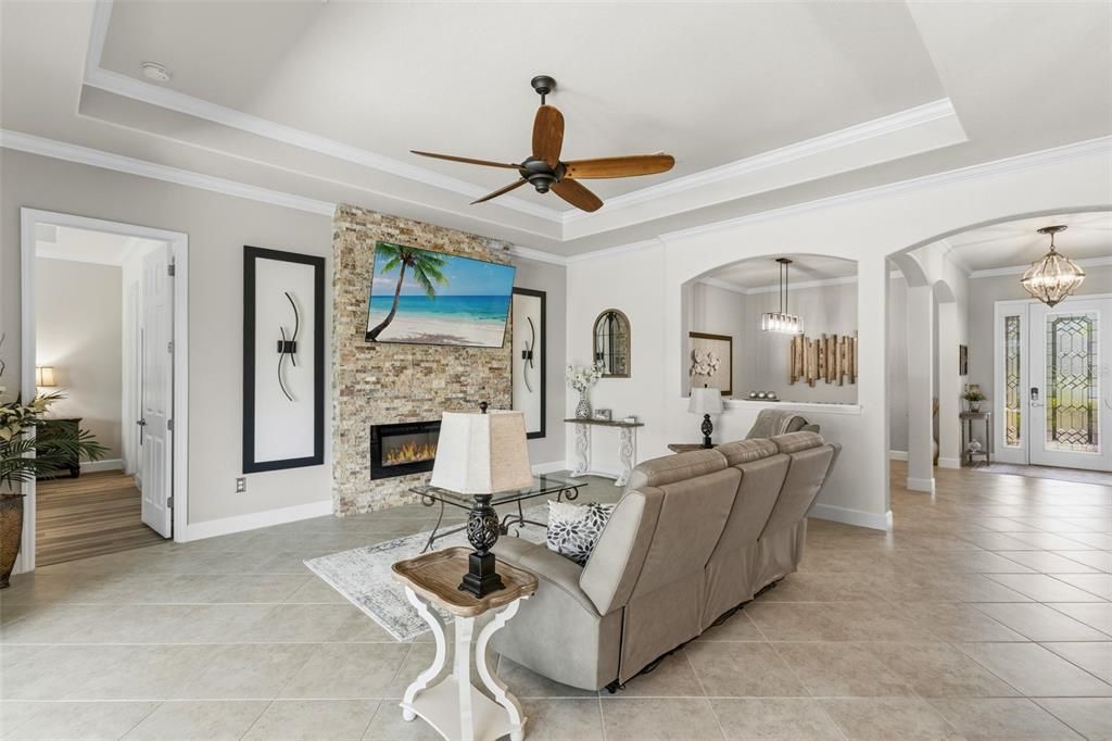 Activo con contrato: $699,900 (4 camas, 2 baños, 2255 Pies cuadrados)