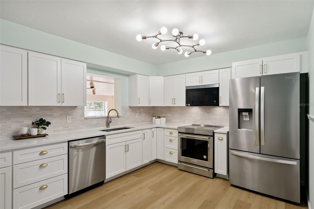 Active With Contract: $404,000 (3 beds, 2 baths, 1815 Square Feet)