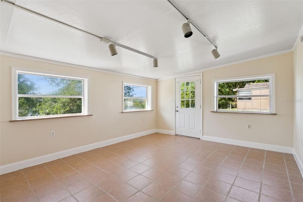 Active With Contract: $404,000 (3 beds, 2 baths, 1815 Square Feet)