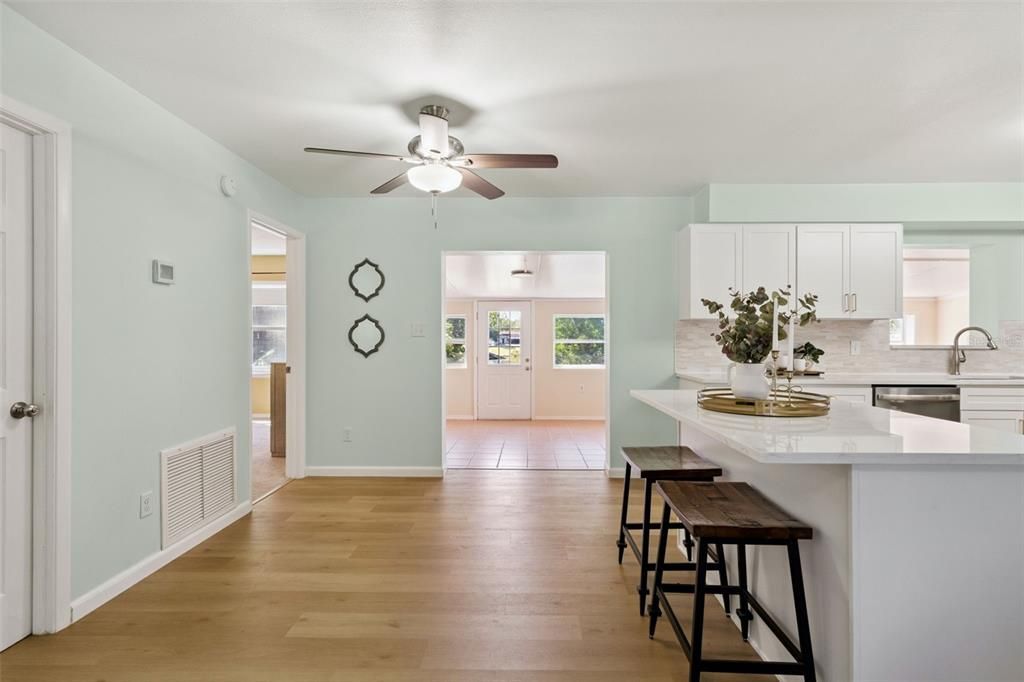 Active With Contract: $404,000 (3 beds, 2 baths, 1815 Square Feet)