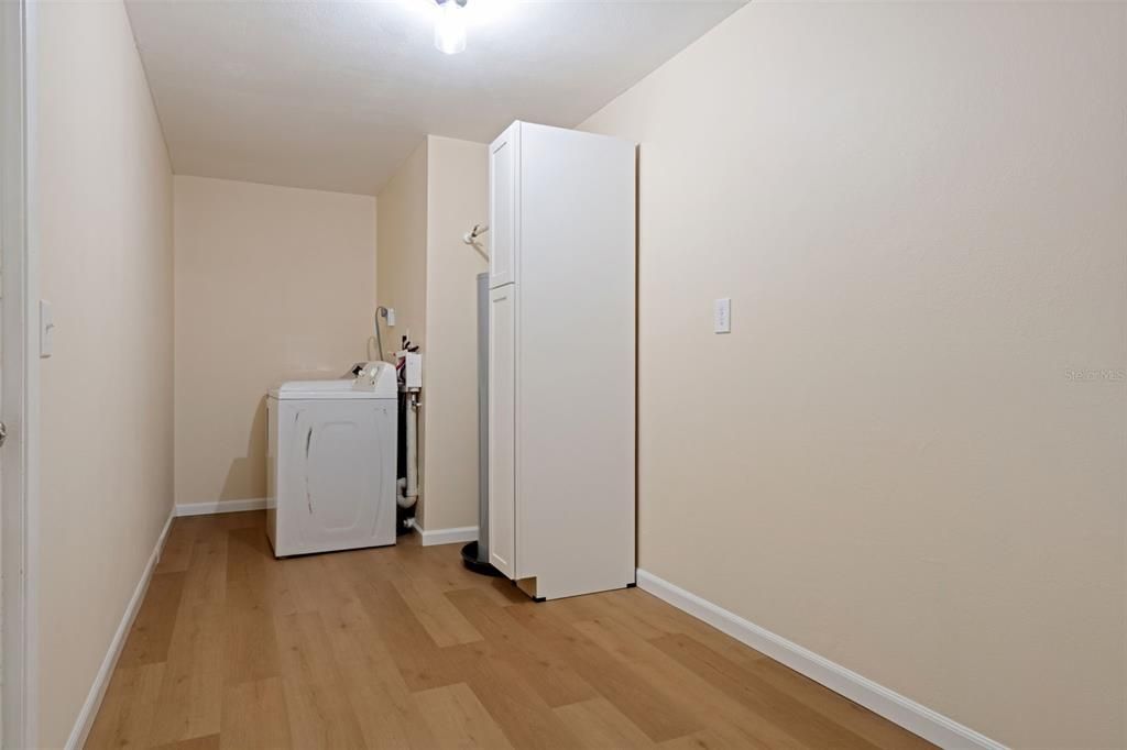 Active With Contract: $404,000 (3 beds, 2 baths, 1815 Square Feet)