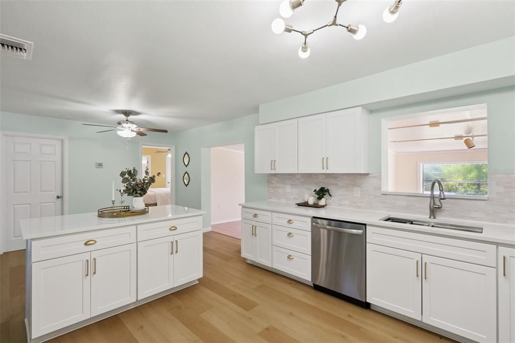 Active With Contract: $404,000 (3 beds, 2 baths, 1815 Square Feet)