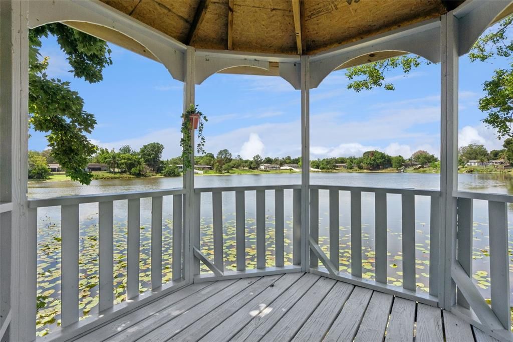 Active With Contract: $404,000 (3 beds, 2 baths, 1815 Square Feet)