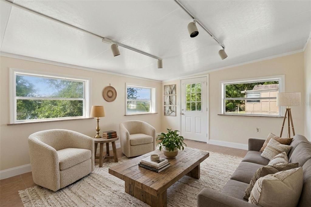 Active With Contract: $404,000 (3 beds, 2 baths, 1815 Square Feet)