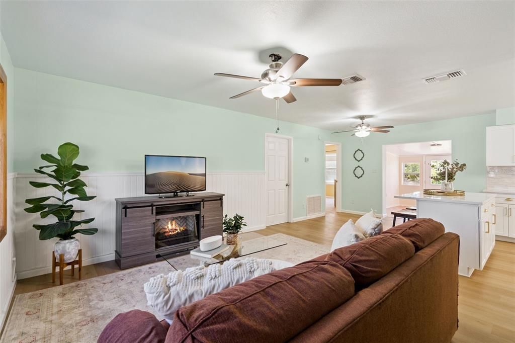 Active With Contract: $404,000 (3 beds, 2 baths, 1815 Square Feet)
