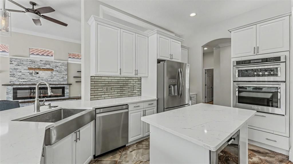 На продажу: $999,900 (6 спален, 5 ванн, 5118 Квадратных фут)
