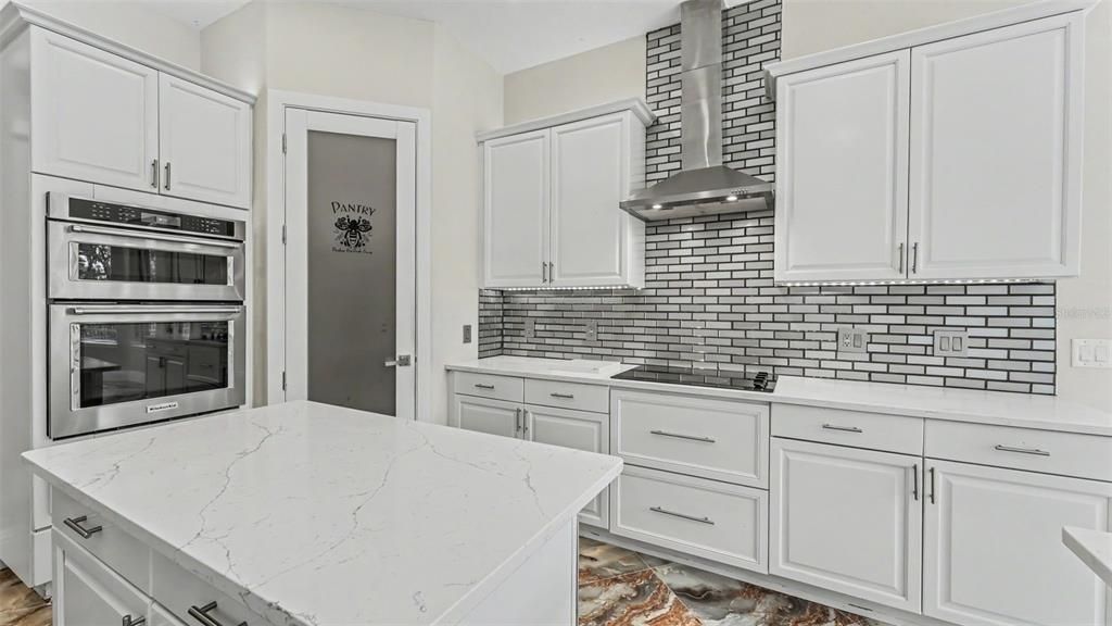 На продажу: $999,900 (6 спален, 5 ванн, 5118 Квадратных фут)