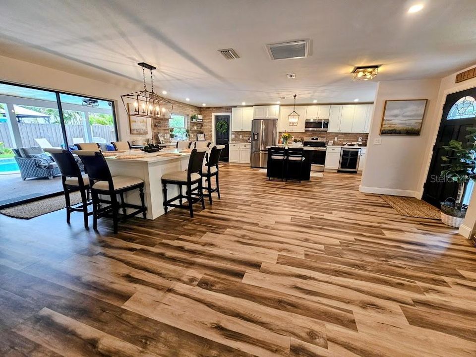 Active With Contract: $635,000 (3 beds, 2 baths, 1689 Square Feet)