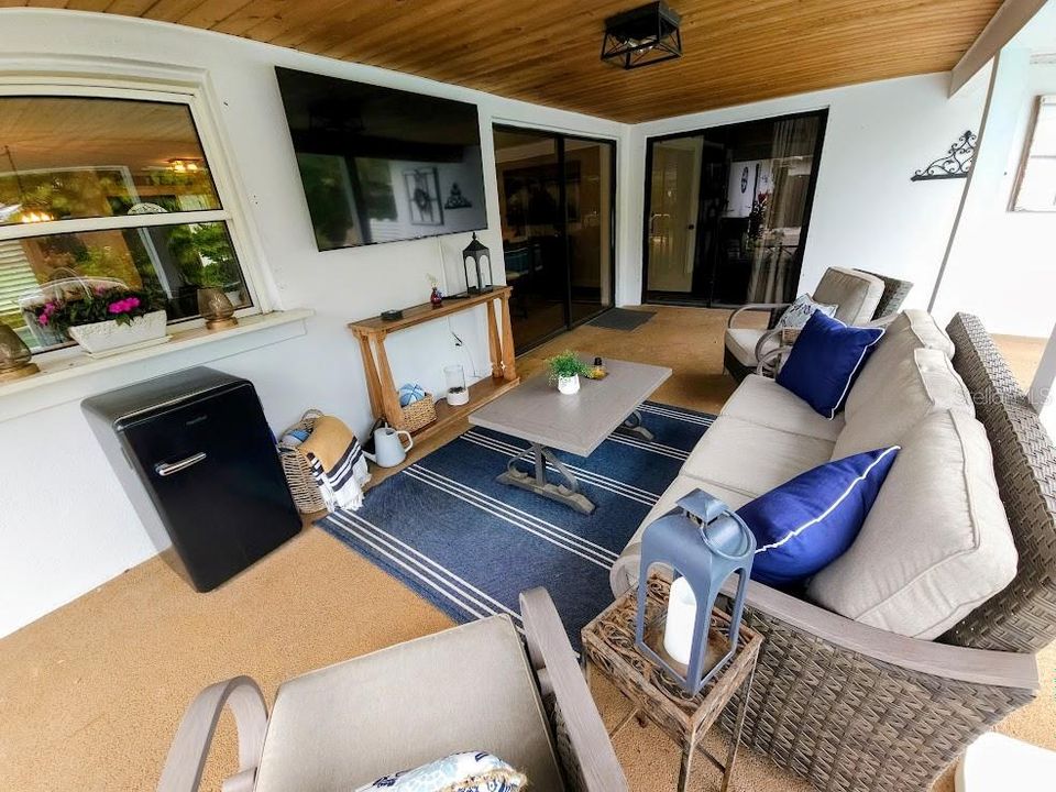 Active With Contract: $635,000 (3 beds, 2 baths, 1689 Square Feet)