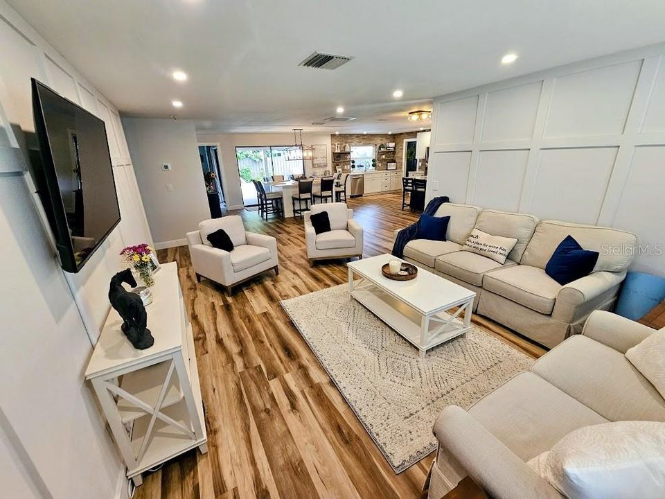Active With Contract: $635,000 (3 beds, 2 baths, 1689 Square Feet)