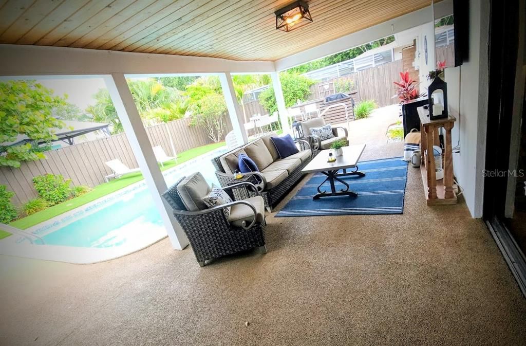 Active With Contract: $635,000 (3 beds, 2 baths, 1689 Square Feet)
