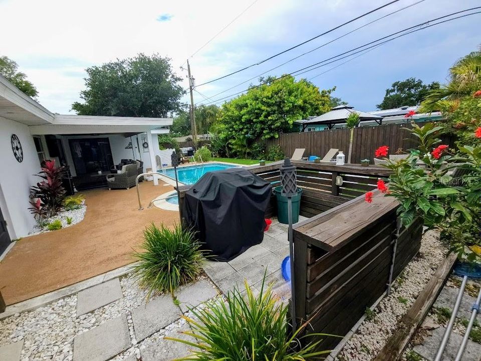 Active With Contract: $635,000 (3 beds, 2 baths, 1689 Square Feet)
