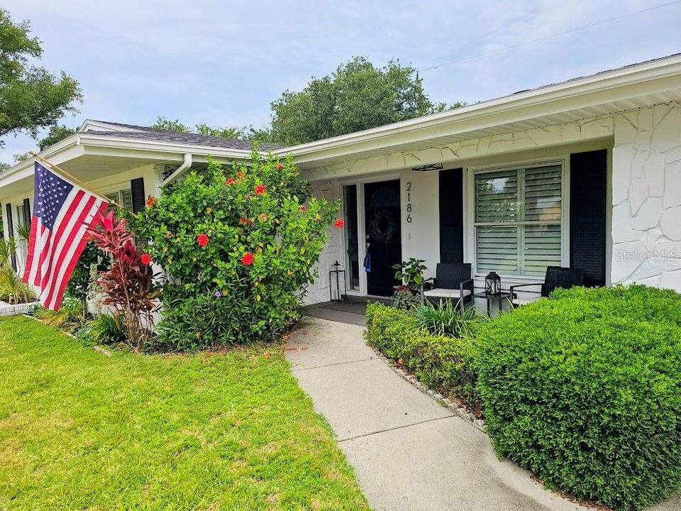Active With Contract: $635,000 (3 beds, 2 baths, 1689 Square Feet)