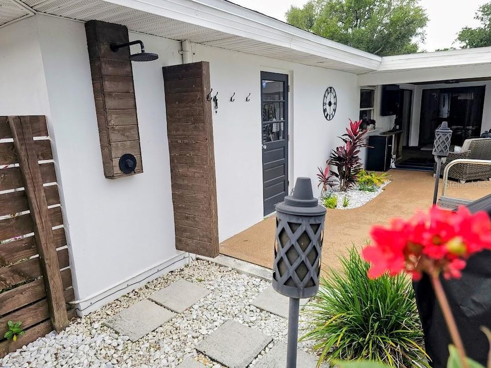 Active With Contract: $635,000 (3 beds, 2 baths, 1689 Square Feet)