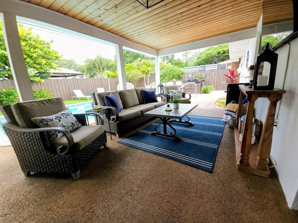 Active With Contract: $635,000 (3 beds, 2 baths, 1689 Square Feet)