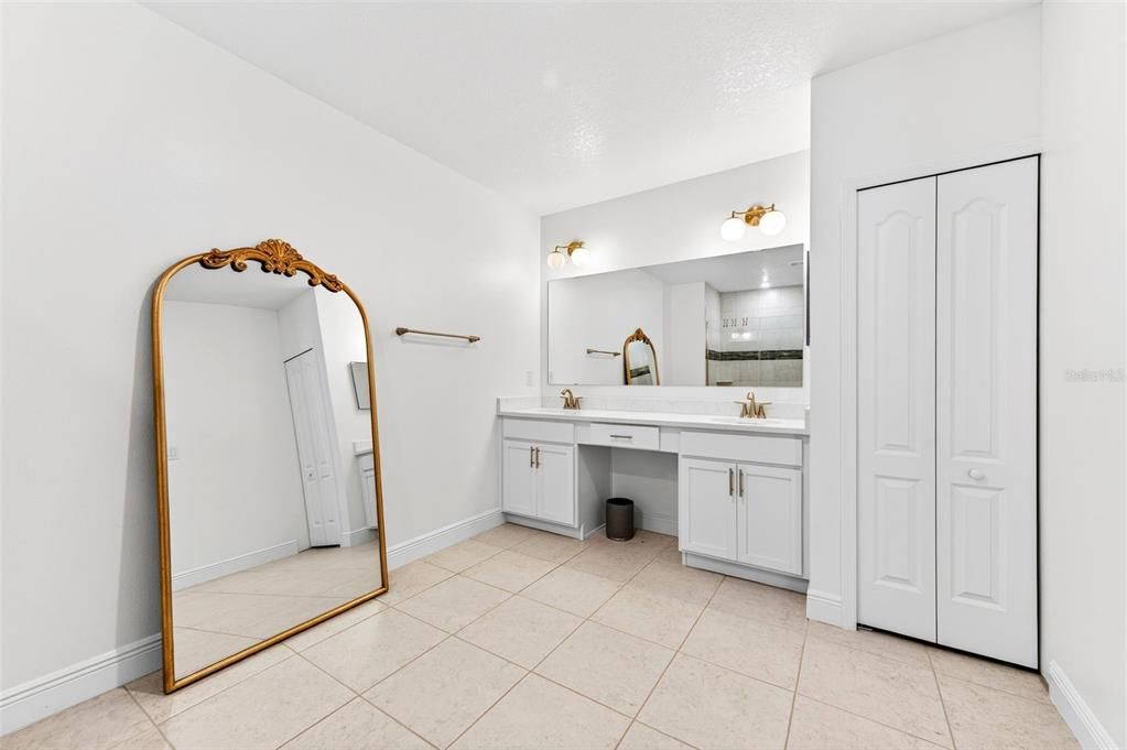 For Sale: $394,900 (4 beds, 2 baths, 1978 Square Feet)