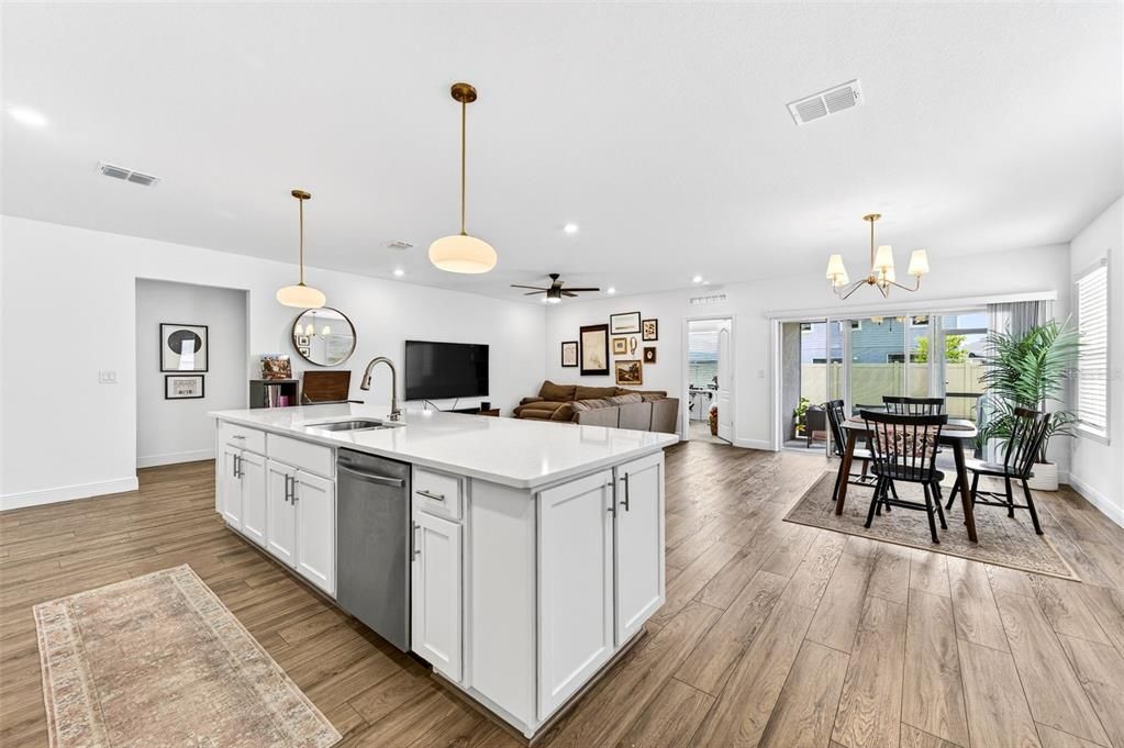For Sale: $394,900 (4 beds, 2 baths, 1978 Square Feet)
