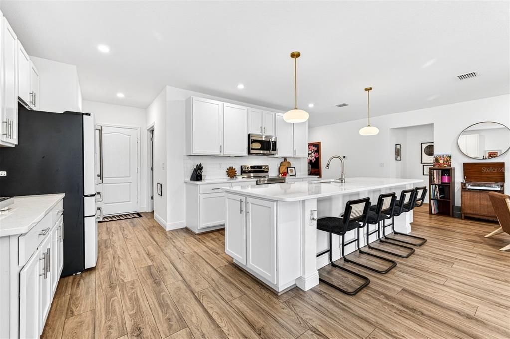 For Sale: $394,900 (4 beds, 2 baths, 1978 Square Feet)