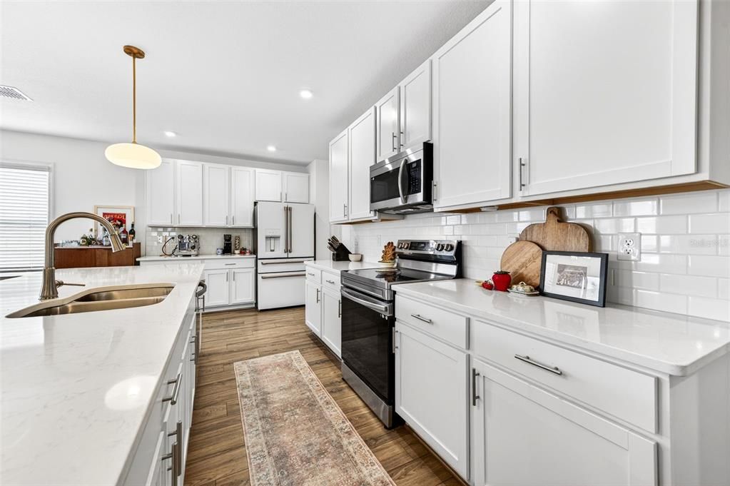 For Sale: $394,900 (4 beds, 2 baths, 1978 Square Feet)
