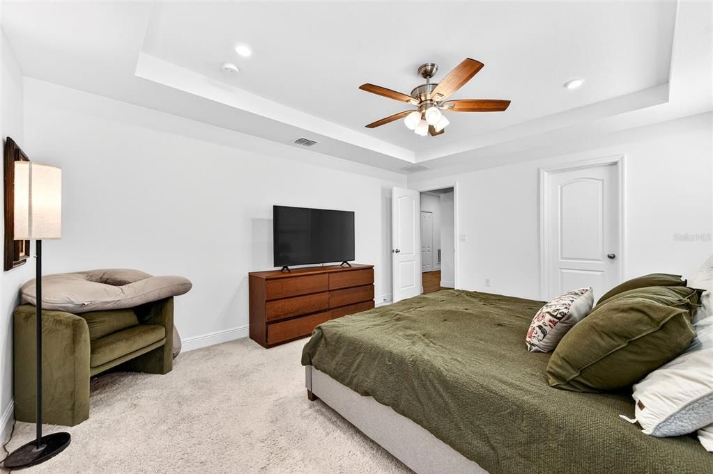 For Sale: $394,900 (4 beds, 2 baths, 1978 Square Feet)