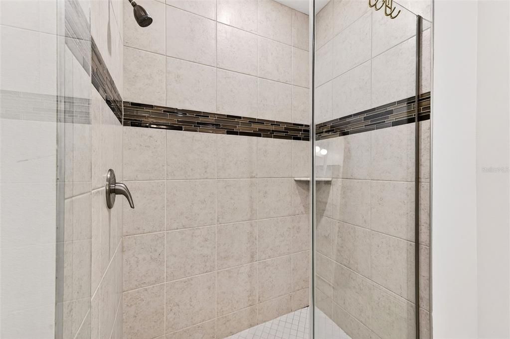 For Sale: $394,900 (4 beds, 2 baths, 1978 Square Feet)