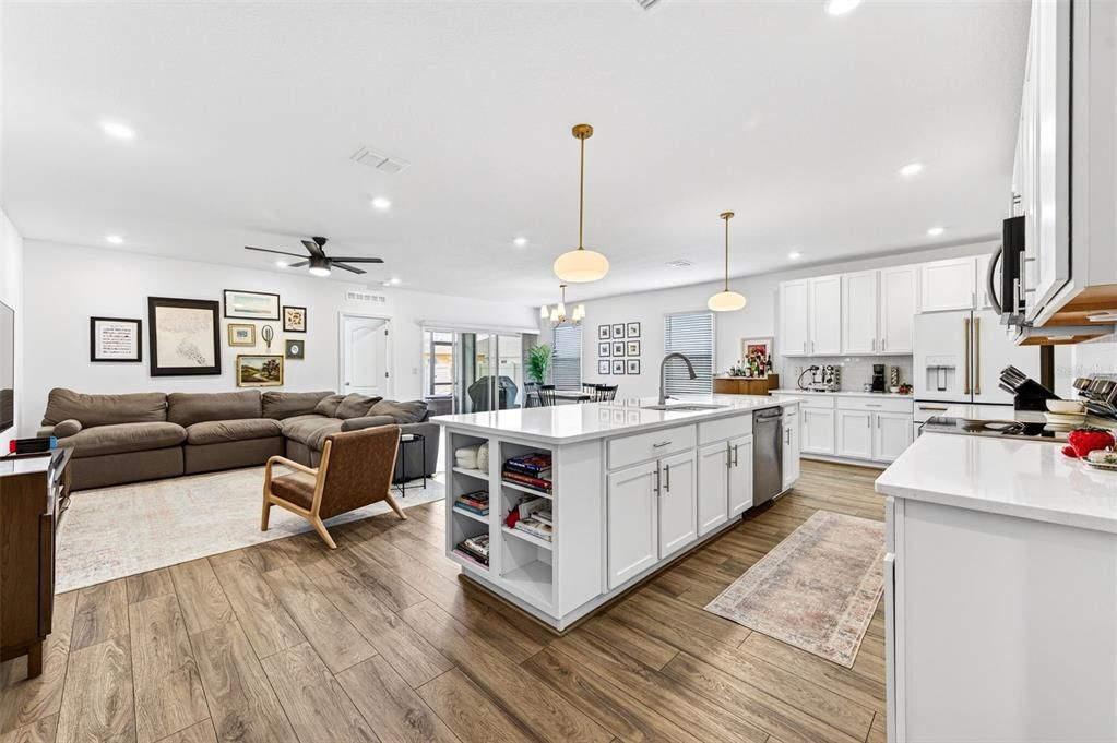 For Sale: $394,900 (4 beds, 2 baths, 1978 Square Feet)